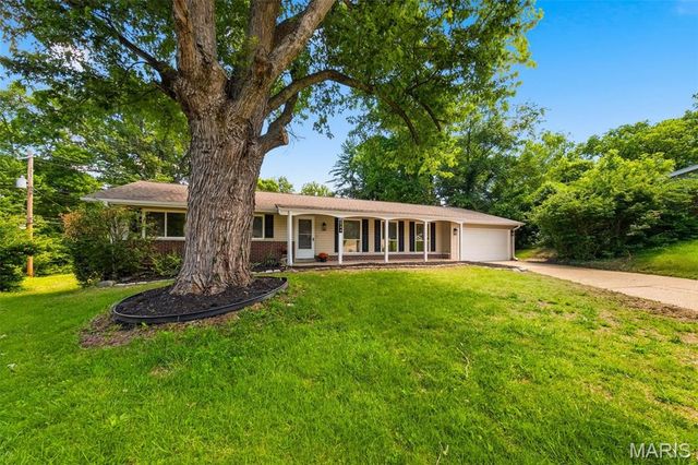 1344 Palm Ridge Court, St Louis, MO 63146