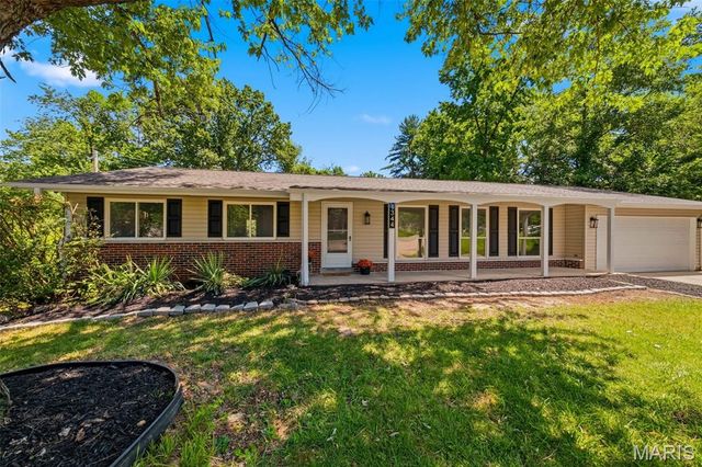 1344 Palm Ridge Court, St Louis, MO 63146
