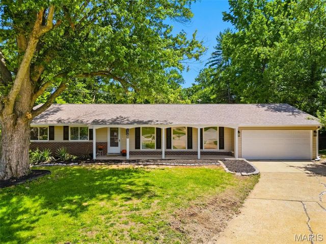 1344 Palm Ridge Court, St Louis, MO 63146