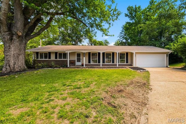 1344 Palm Ridge Court, St Louis, MO 63146
