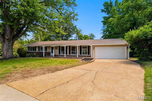 1344 Palm Ridge Court, St Louis, MO 63146