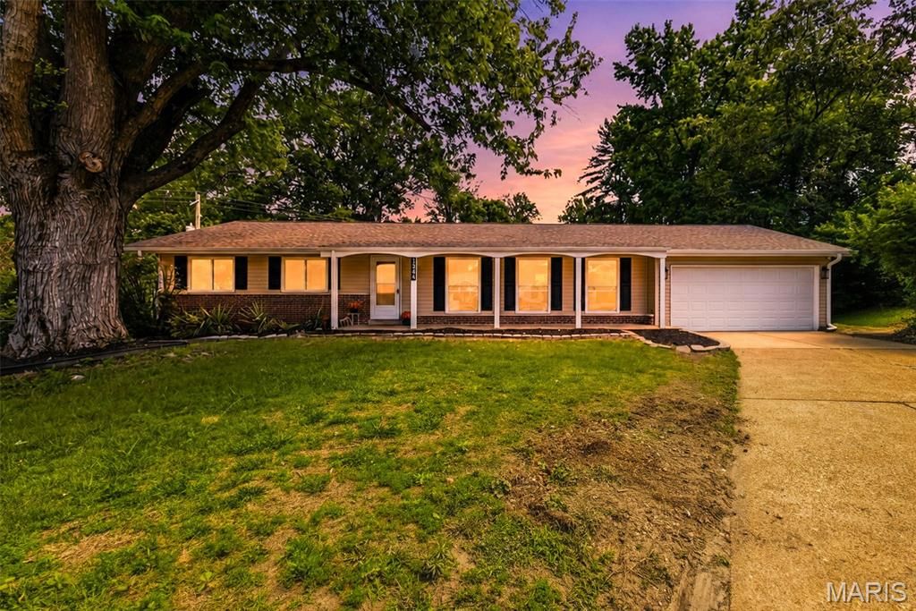 1344 Palm Ridge Court, St Louis, MO 63146