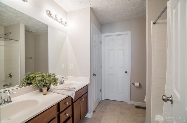 4182 Spicebush Drive, Tipp City, OH 45371