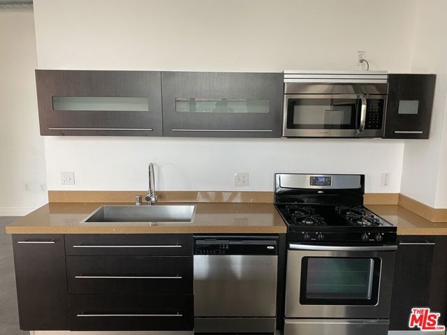 652 Mateo Street 102, Los Angeles, CA 90021