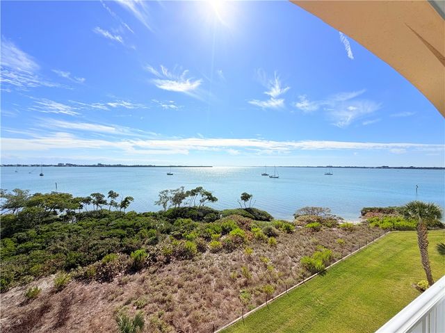 29 Harbour Isle Drive PH-01, Hutchinson Island, FL 34949