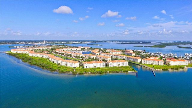 29 Harbour Isle Drive PH-01, Hutchinson Island, FL 34949