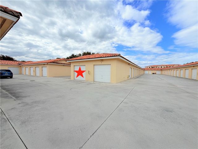 29 Harbour Isle Drive PH-01, Hutchinson Island, FL 34949