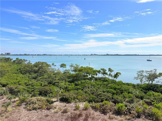29 Harbour Isle Drive PH-01, Hutchinson Island, FL 34949