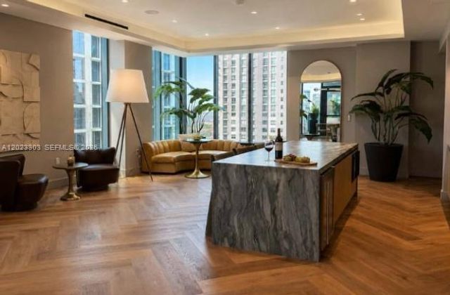 121 NE 5th St 3203, Miami, FL 33132