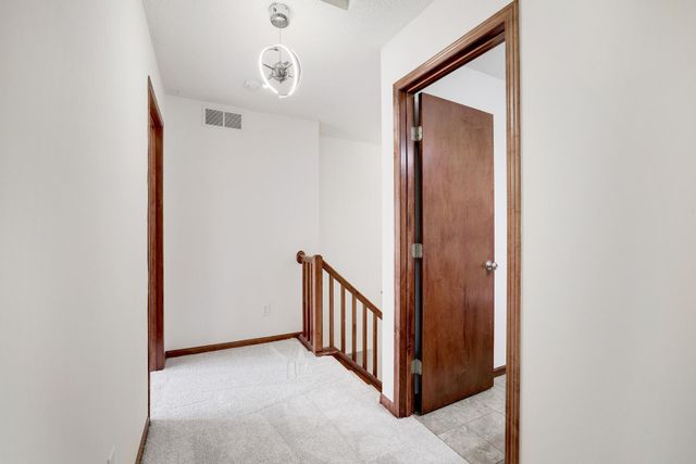 7018 15th Street N, Oakdale, MN 55128