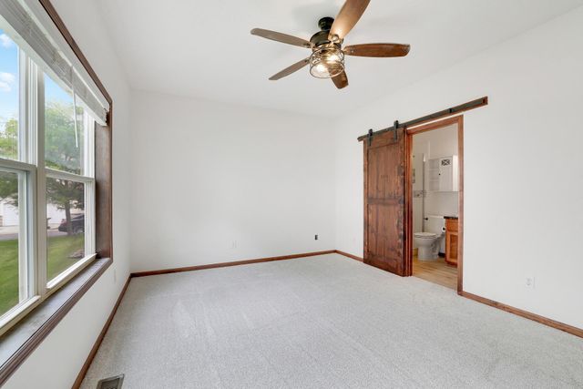 7018 15th Street N, Oakdale, MN 55128