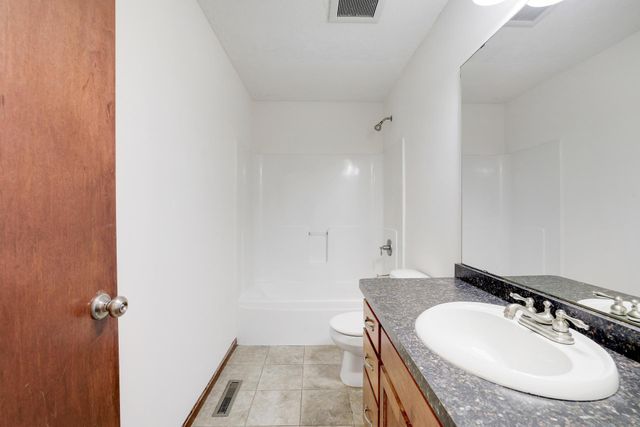 7018 15th Street N, Oakdale, MN 55128