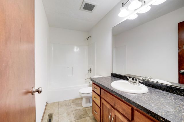 7018 15th Street N, Oakdale, MN 55128