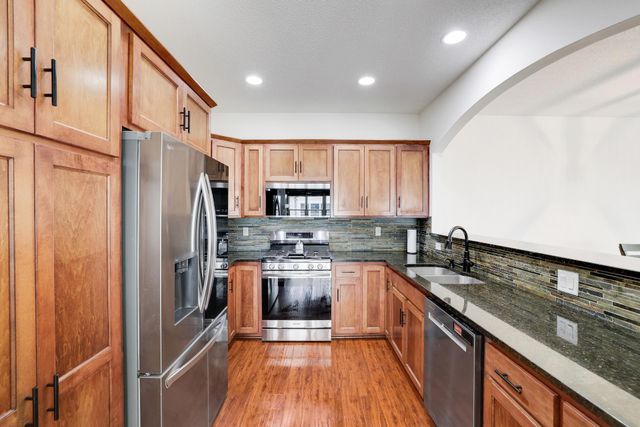 7018 15th Street N, Oakdale, MN 55128