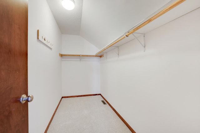 7018 15th Street N, Oakdale, MN 55128
