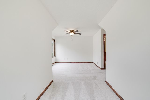 7018 15th Street N, Oakdale, MN 55128