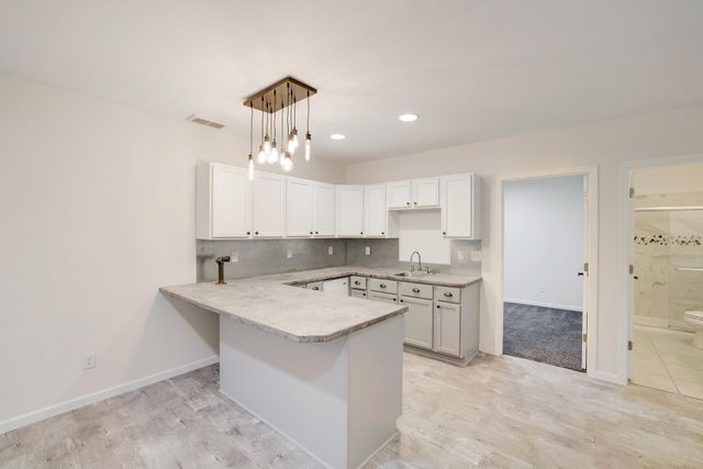 7018 15th Street N, Oakdale, MN 55128