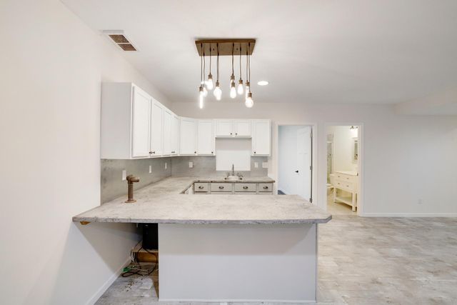 7018 15th Street N, Oakdale, MN 55128