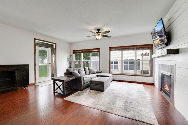 7018 15th Street N, Oakdale, MN 55128