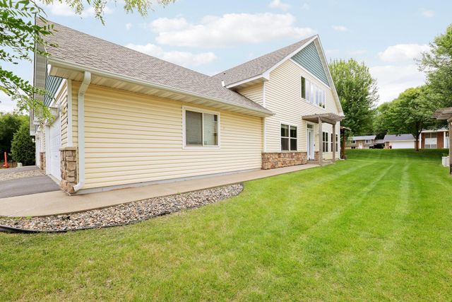 7018 15th Street N, Oakdale, MN 55128