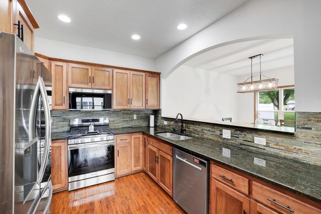 7018 15th Street N, Oakdale, MN 55128