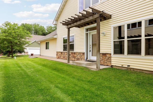 7018 15th Street N, Oakdale, MN 55128