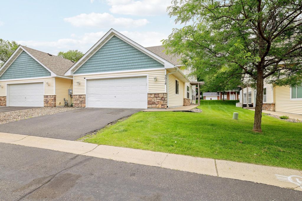 7018 15th Street N, Oakdale, MN 55128