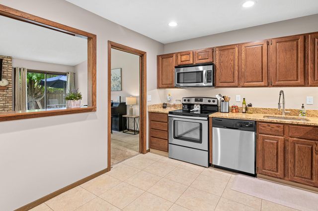 13401 Pepperwood Circle, Minnetonka, MN 55305