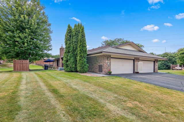 13401 Pepperwood Circle, Minnetonka, MN 55305
