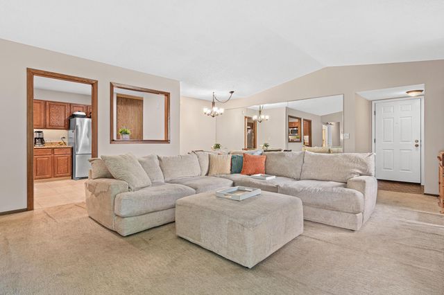 13401 Pepperwood Circle, Minnetonka, MN 55305