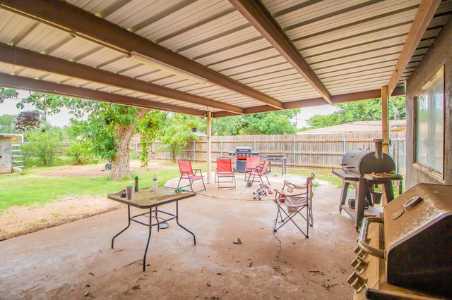 2312 N 4th Street, Tahoka, TX 79373