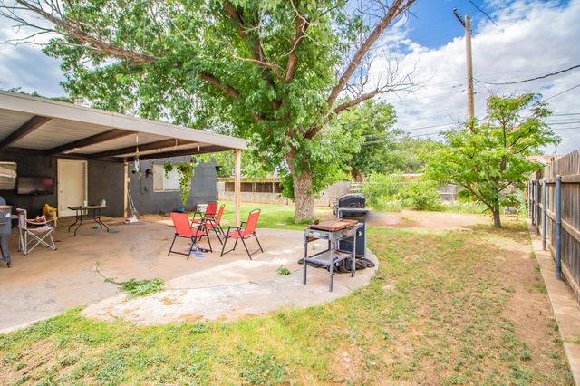 2312 N 4th Street, Tahoka, TX 79373