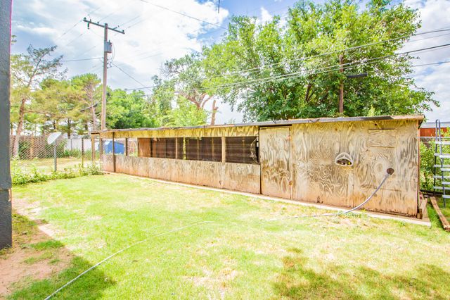 2312 N 4th Street, Tahoka, TX 79373