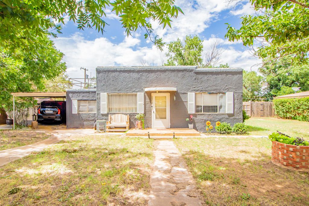 2312 N 4th Street, Tahoka, TX 79373