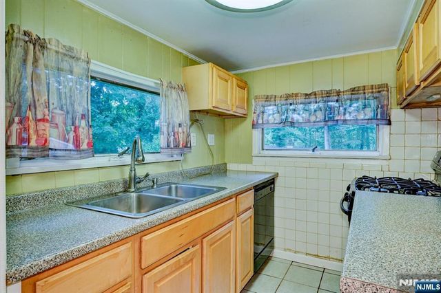 89 Tintle Avenue, West Milford, NJ 07480