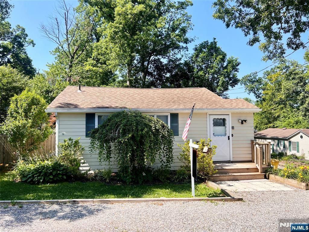 89 Tintle Avenue, West Milford, NJ 07480