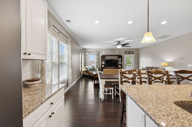 2608 Bluffton Ln, Columbia, TN 38401