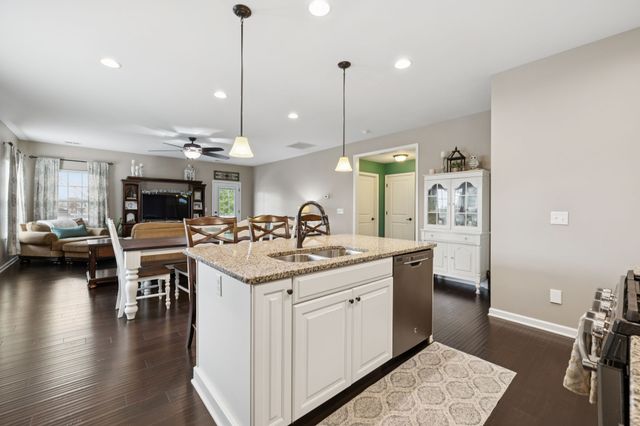 2608 Bluffton Ln, Columbia, TN 38401