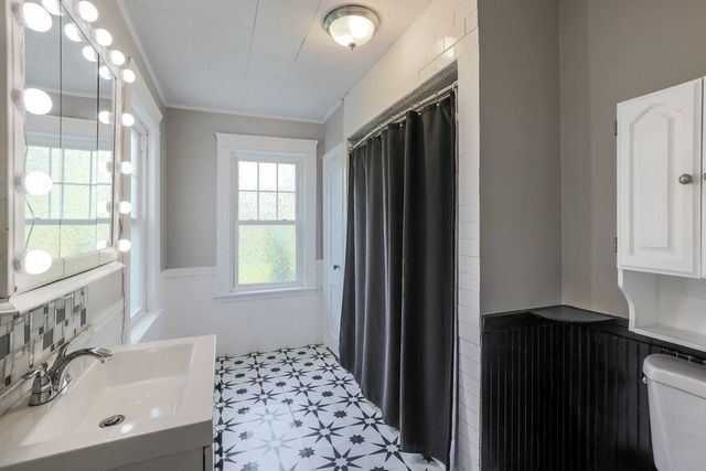 24 Tampa St, Worcester, MA 01604
