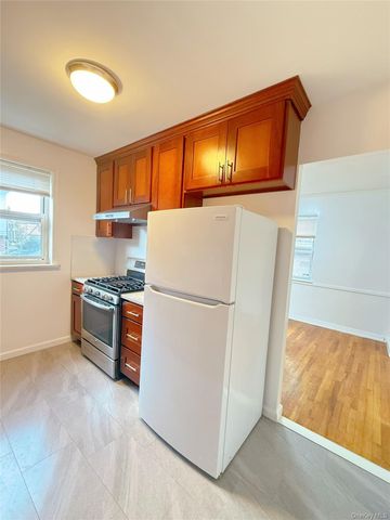 200-21 39 Ave, Bayside, NY 11361