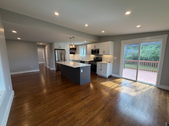 150 W Jersey Street SF, Dedham, MA 02026
