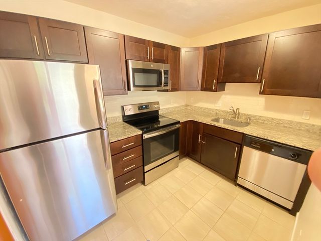 264 Grove Street 7, Newton, MA 02466