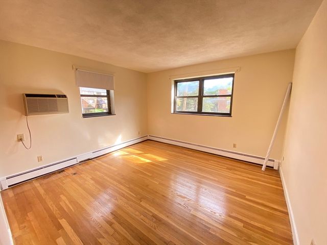 264 Grove Street 7, Newton, MA 02466