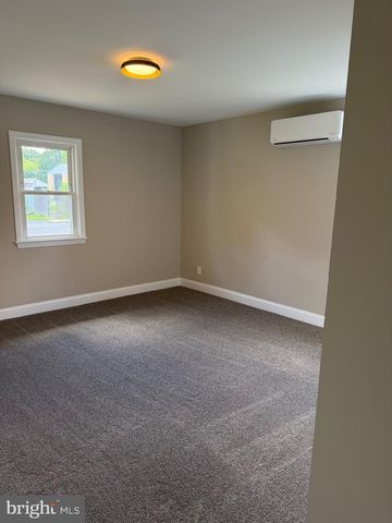 9 E WILLIAMS AVE, Barrington, NJ 08007