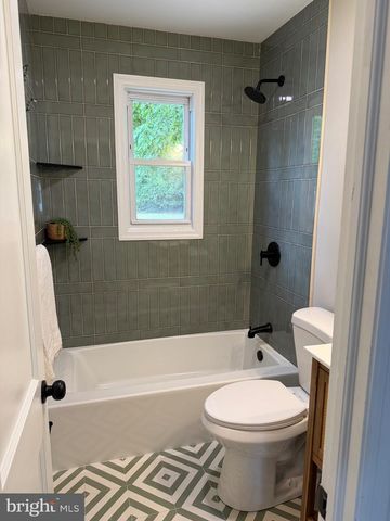 9 E WILLIAMS AVE, Barrington, NJ 08007