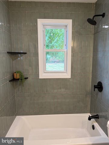 9 E WILLIAMS AVE, Barrington, NJ 08007