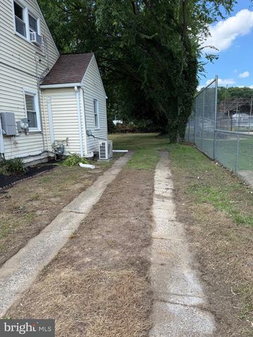 9 E WILLIAMS AVE, Barrington, NJ 08007