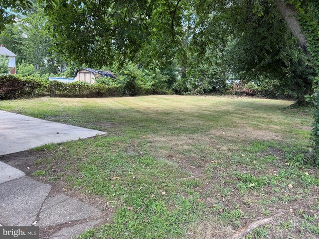 9 E WILLIAMS AVE, Barrington, NJ 08007