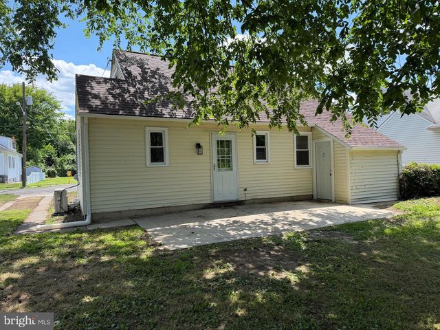 9 E WILLIAMS AVE, Barrington, NJ 08007