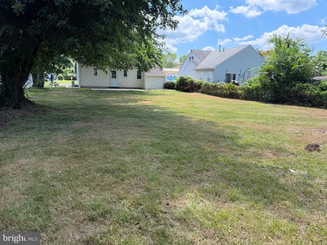 9 E WILLIAMS AVE, Barrington, NJ 08007